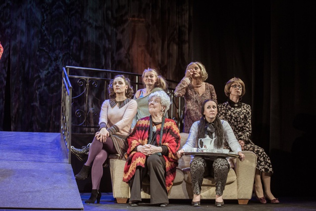 Rakvere teatri etendus „8 armastavat naist“