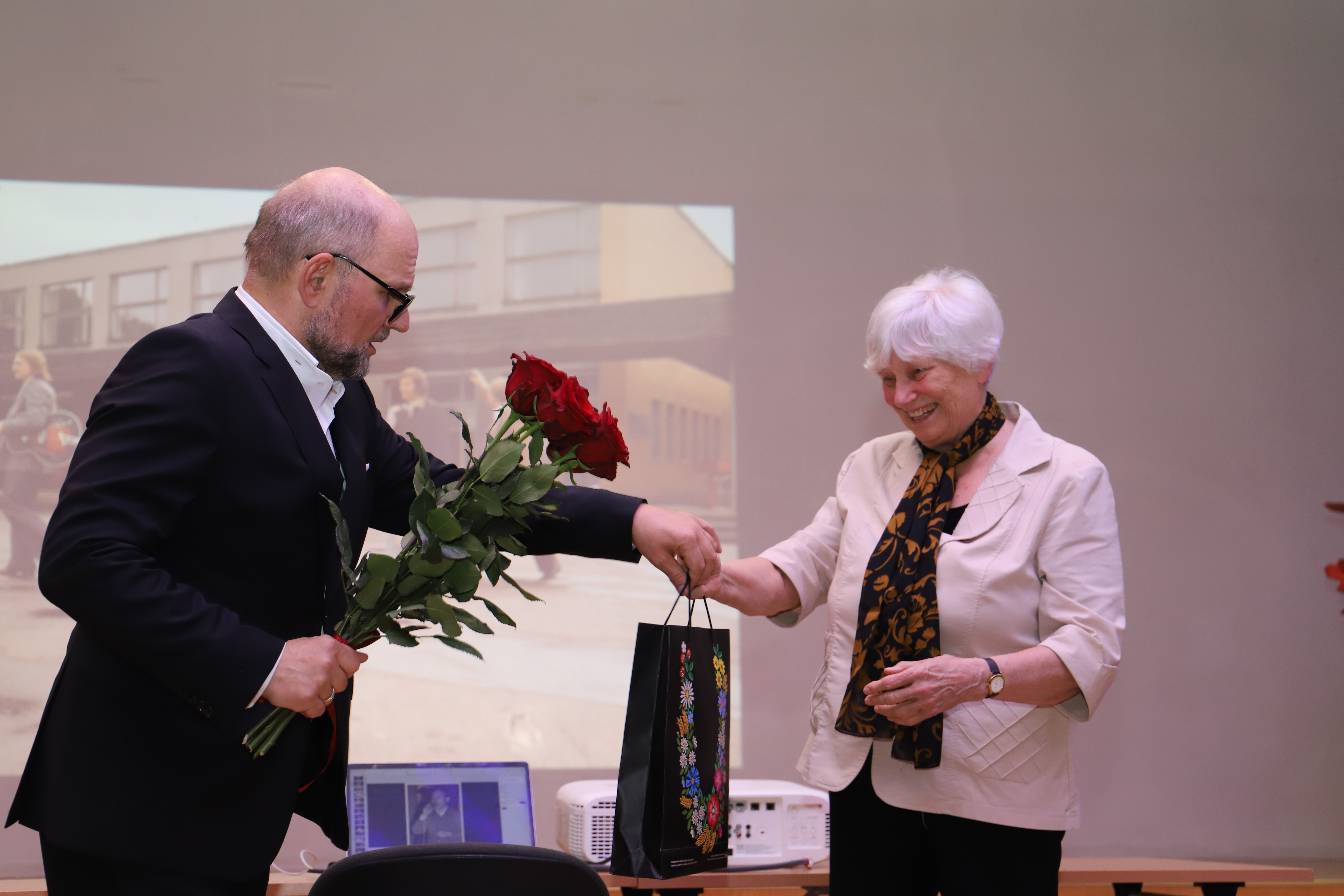 Kodune pidupäevakontsert - Valga Kultuurimaja 55